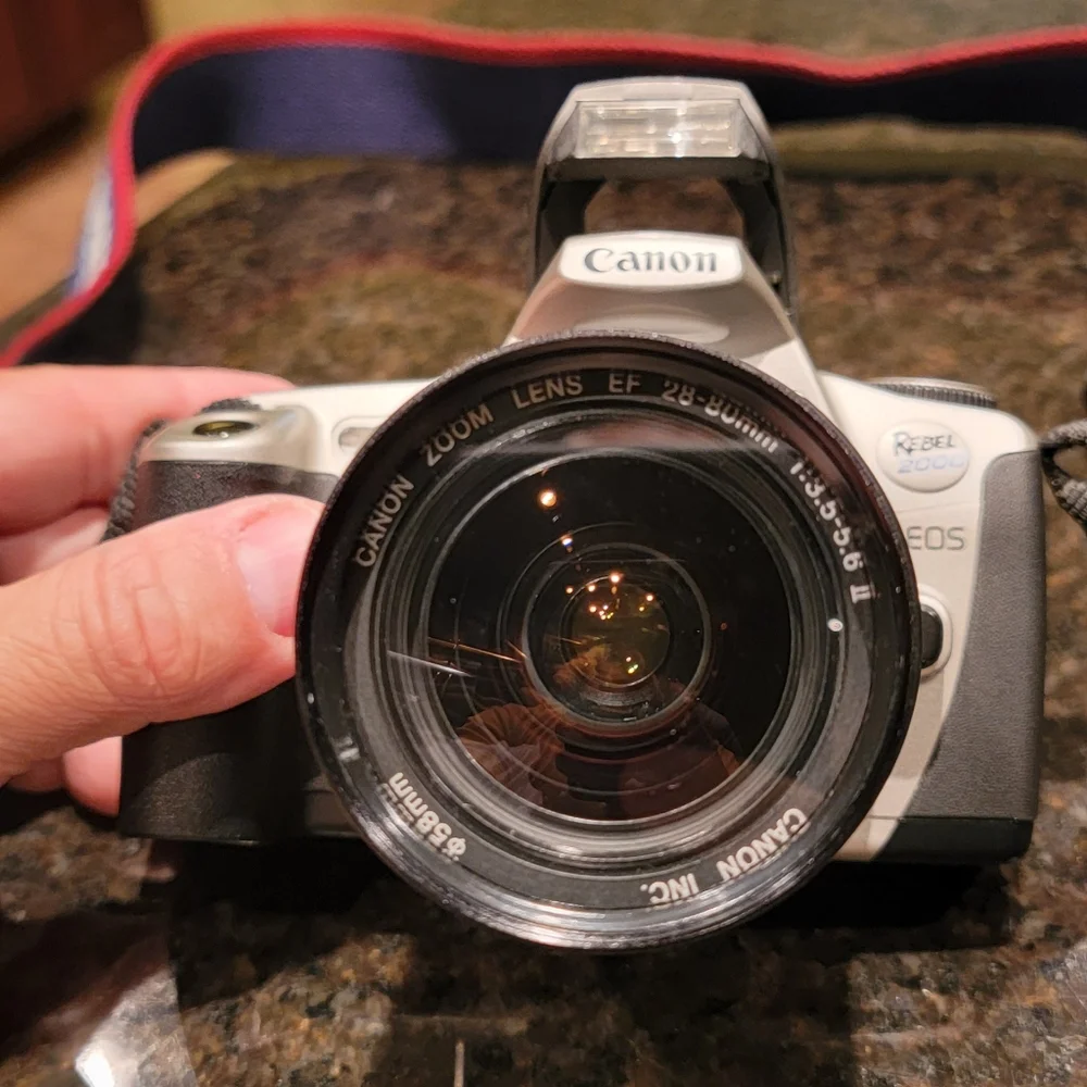 CANON REB EOS 2000 Canon 28-80mm A/M Lens Silver